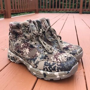 3547 Wild Tactical Military Boots-never been worn!